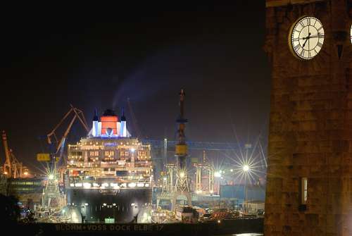 Port Hamburg Queen Mary Dock Blohm And Voss Ship