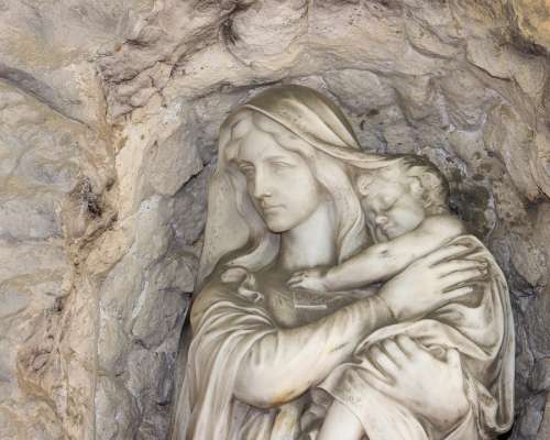 Stone Sculpture Mary And Jesus Arcades