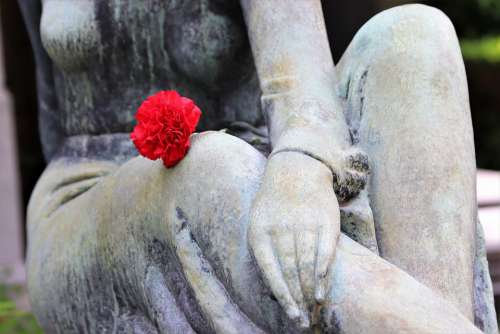 Woman Sculpture Red Carnation Cemetery Mirogoj