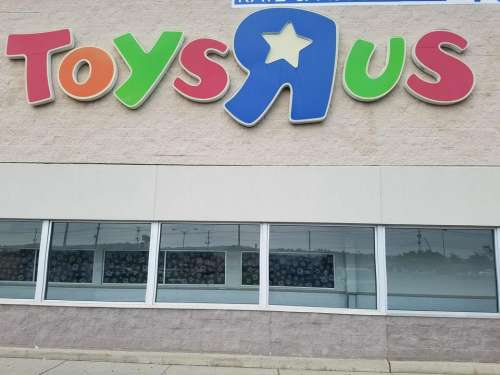 Bankruptcy bankrupt business Toys R Us sign