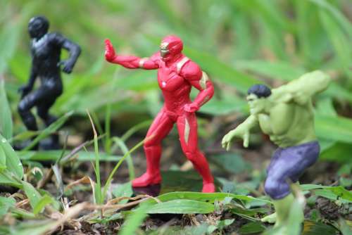 Avengers Play Nature Fight People Miniatures