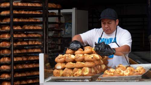 Ecuador Baker Street Vending Dealer Roll