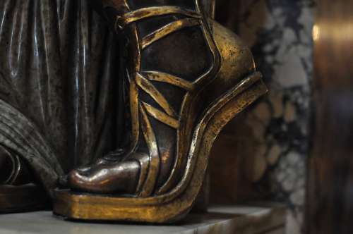 Sandal Sculpture Woman Human Beautiful Art Bronze
