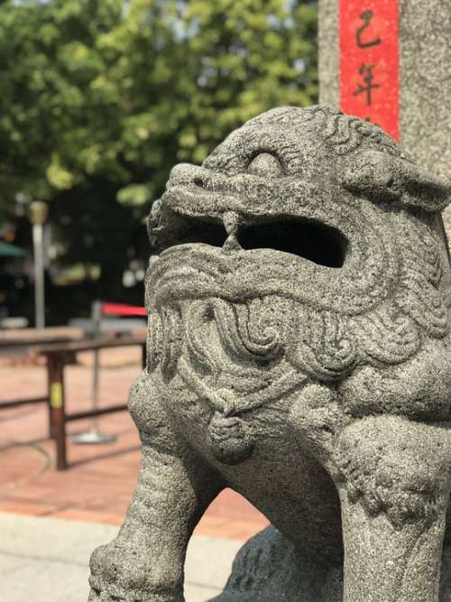 Stone Lions 廟-Woo Shishi Guarding Lion Carving