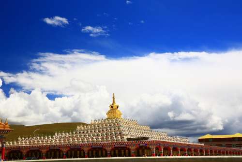 White Cloud By The Tower Plateau Buddha