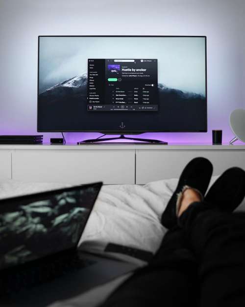 tv monitor screen bedroom bed