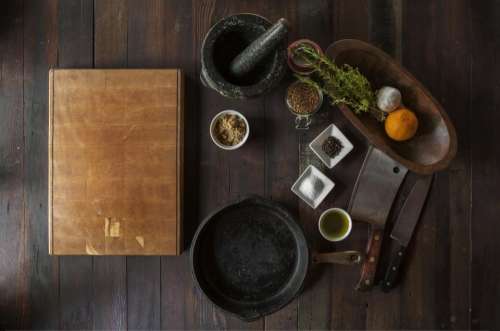 wood cuttingboard grinder spices pot