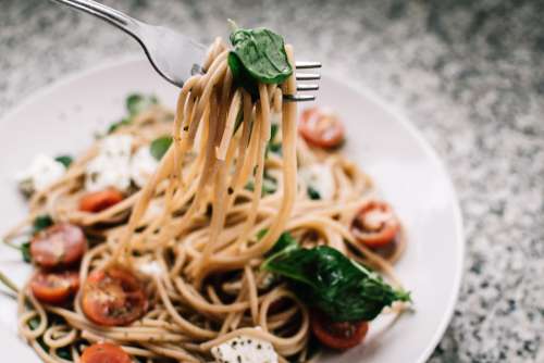 spaghetti tomato basil fresh food