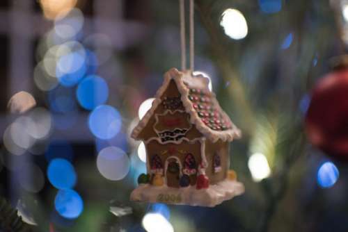 toy house christmas tree lights