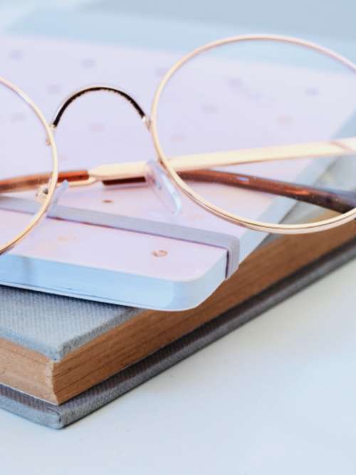 eye glasses pink notepad pen wi=rite