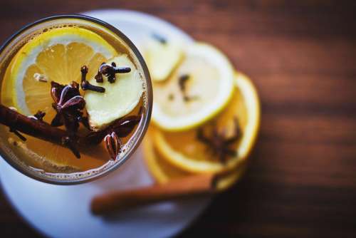 lemon drinks cinnamon glass