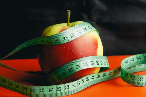 apple macintosh fruits healthy food