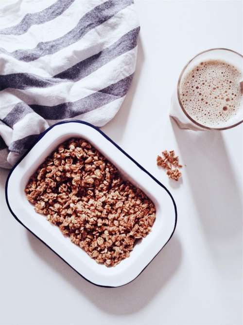 granola oatmeal cereal breakfast milk