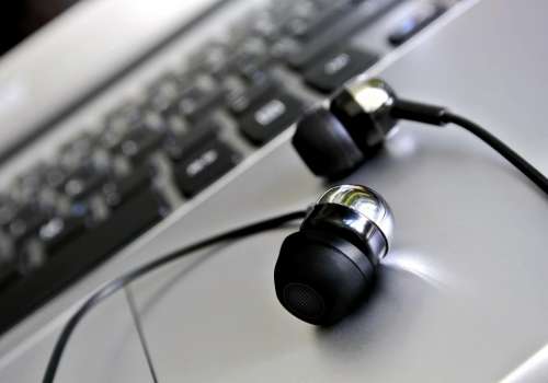 laptop computer earphone earbuds audio