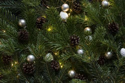 christmas tree decorations ornaments pine cones