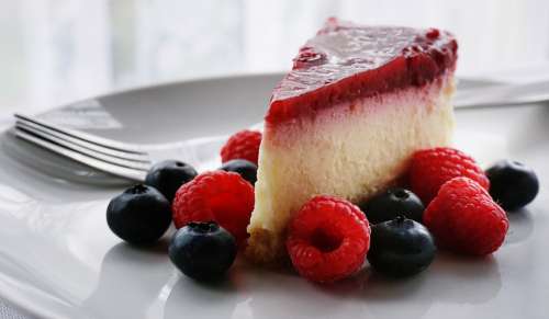 cheesecake desserts raspberry fruit blueberry