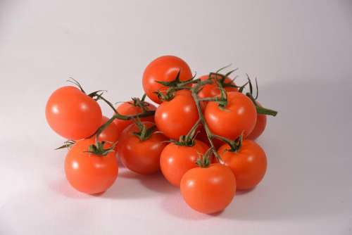 tomato vegetation food orange bunch
