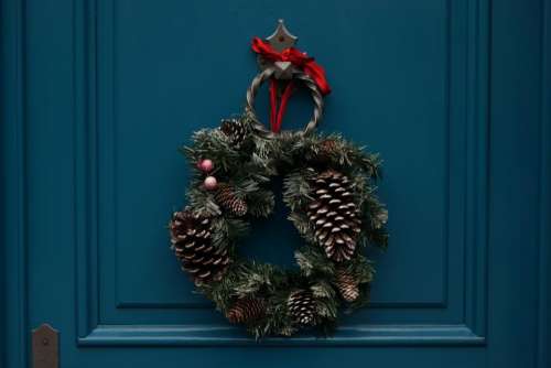 pine cone wreath christmas decoration