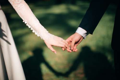 wedding bride groom holding hands hands