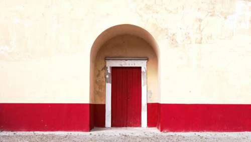 door wall red yellow arc