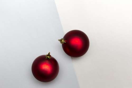 christmas baubles background red balls