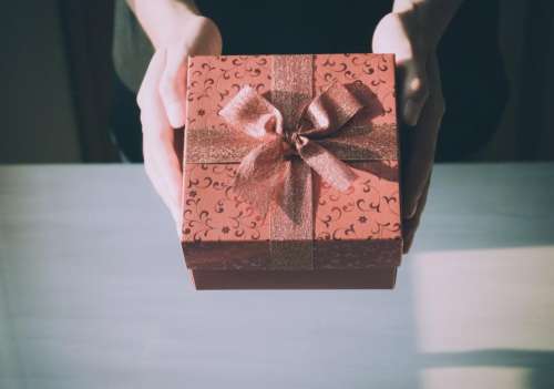 birthday gift box ribbon hand