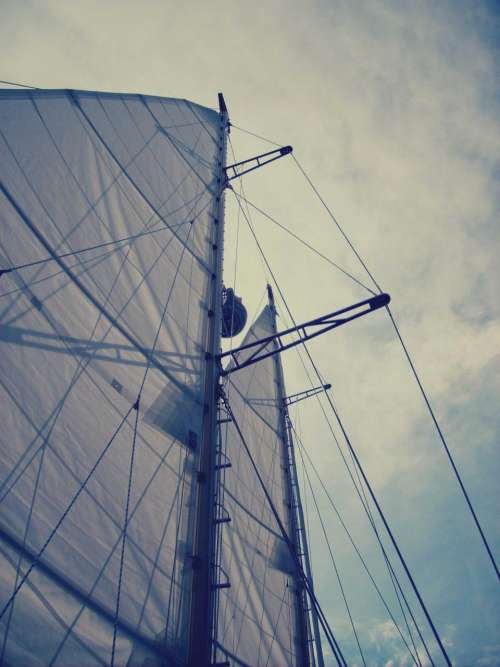 sailboat sals mast boating sky