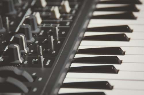 piano keyboard black and white musical instrument