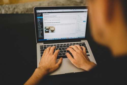 blogging typing WordPress macbook laptop