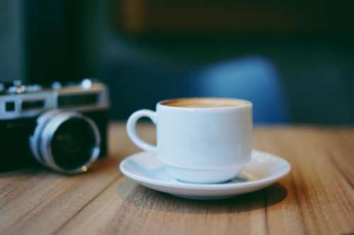camera photography table blur cup