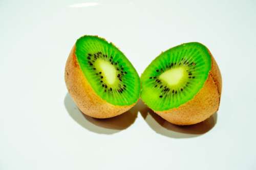 green kiwi fruits food healthy