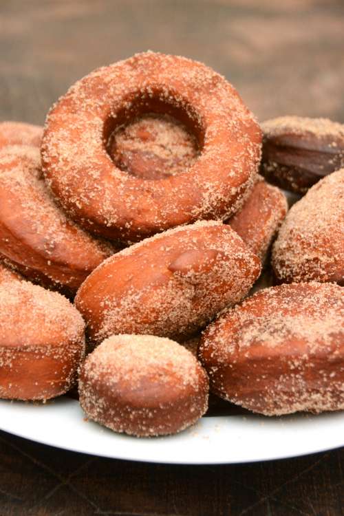 doughnuts plate cinnamon dessert fat thursday