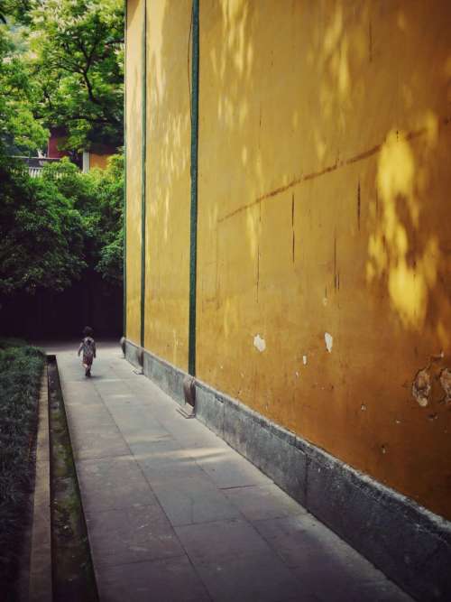 temple wall walk baoy china
