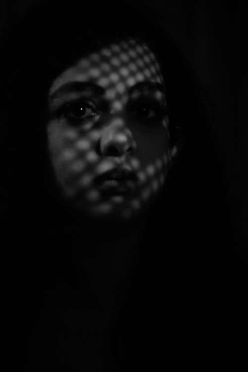 woman face shadow dark gloomy