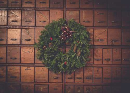 brown wooden box green wreath