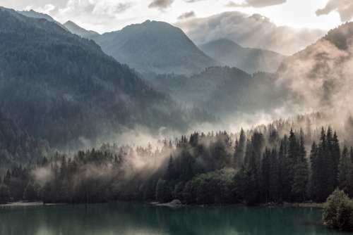 lake lakeside antholz sun rays fog