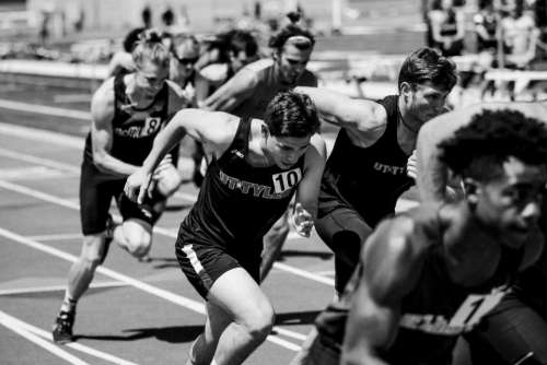 running people men black and white marathon