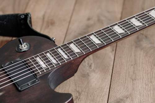 Gibson electric guitar 4