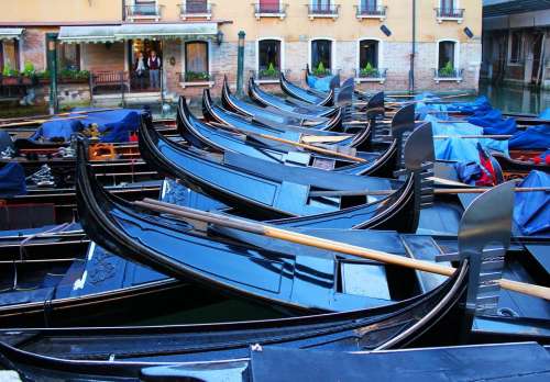 Venice gondola gondolas boat travel