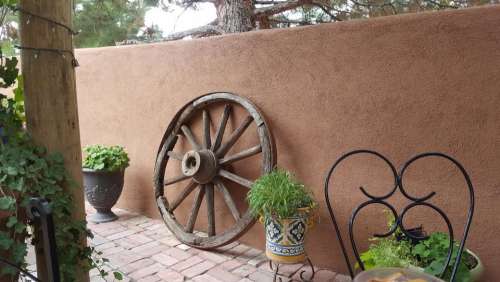 Wagon wheel patio 