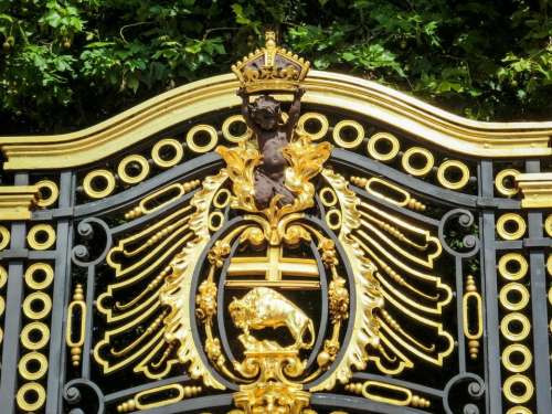 Canada_Gate gates Green_Park London gold