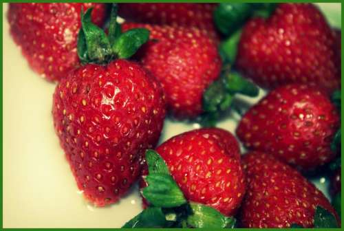 tasty berry berries natural strawberries