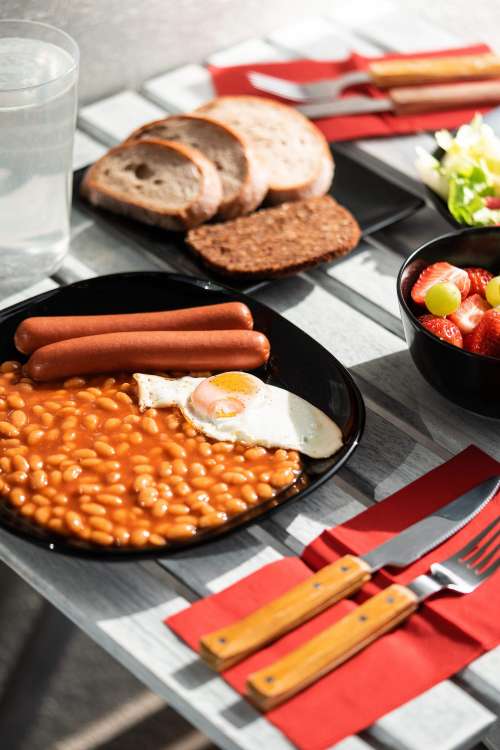 Sausages with Beans and Fried Egg Free Photo