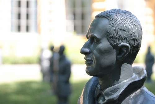 Bert Brecht Brecht Statue Art Project Ottmar Hörl