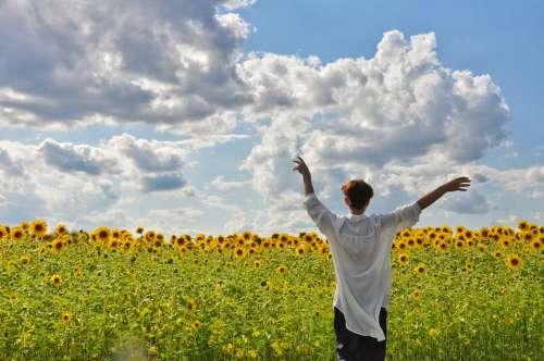 Girl Field Model Short Hair White Shirt Hands