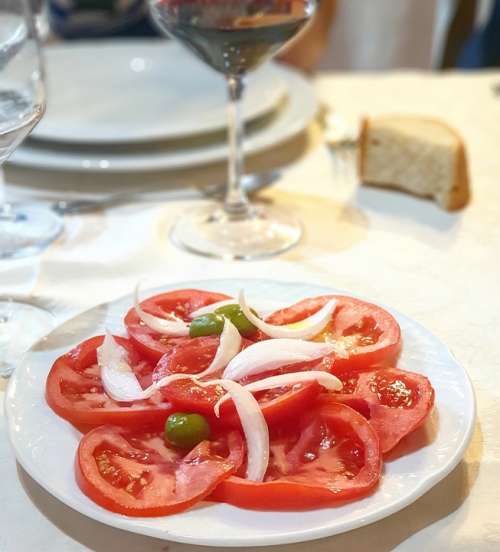 Salad Tomatoes Olivas Onion