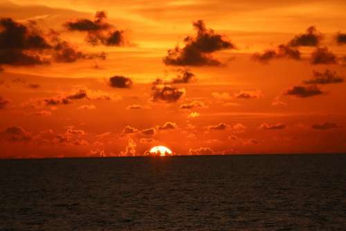 Sol Eventide Fire Horizon Clouds Silhouette