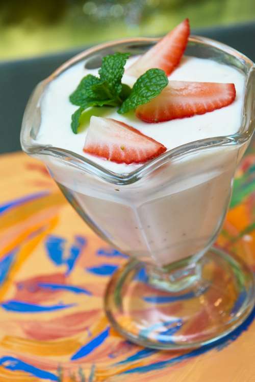 yogurt parfait berries strawberry fruit