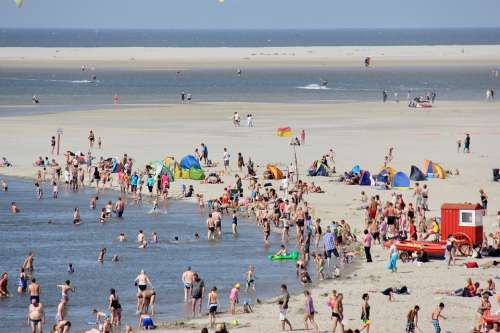 Borkum Beach Life Badekarren Sea Sky Vacations