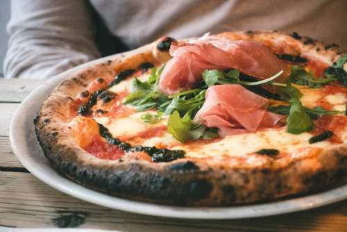 Neapolitan pizza with prosciutto crudo